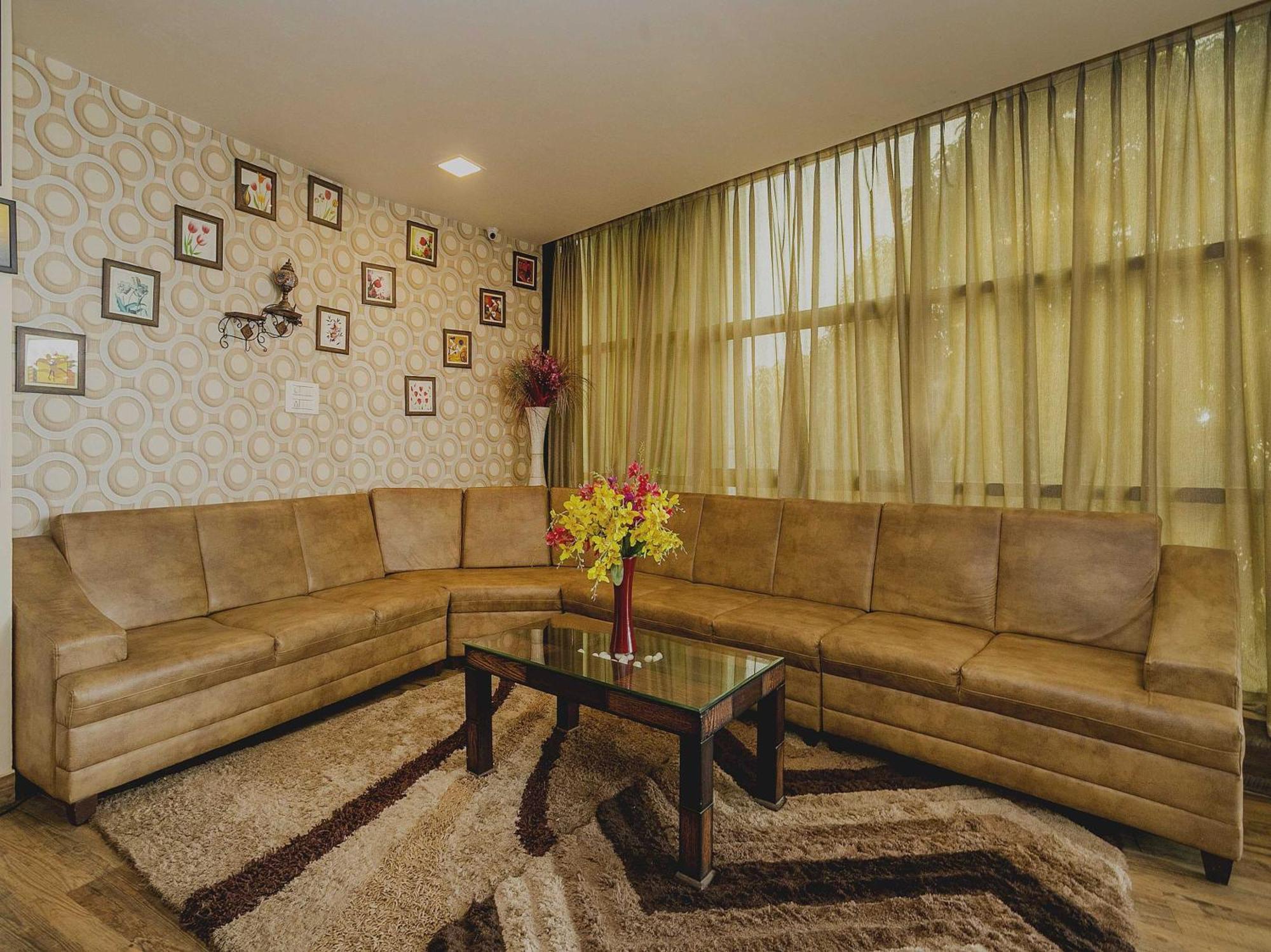 Super Collection O Indian Suites Near Sitara Restaurant Bangalore Extérieur photo