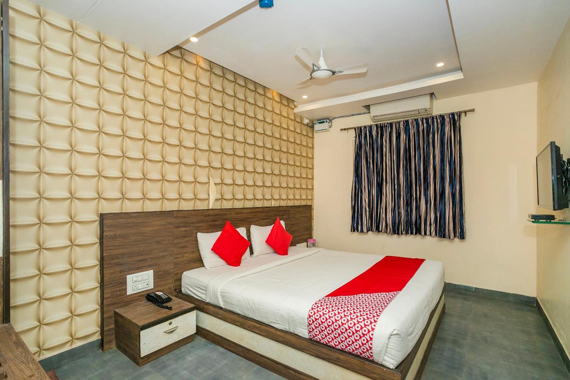 Super Collection O Indian Suites Near Sitara Restaurant Bangalore Extérieur photo