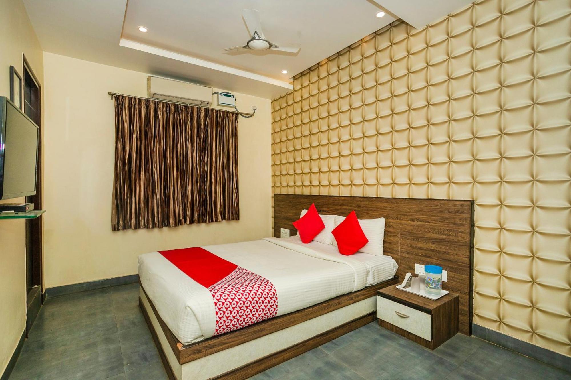 Super Collection O Indian Suites Near Sitara Restaurant Bangalore Extérieur photo