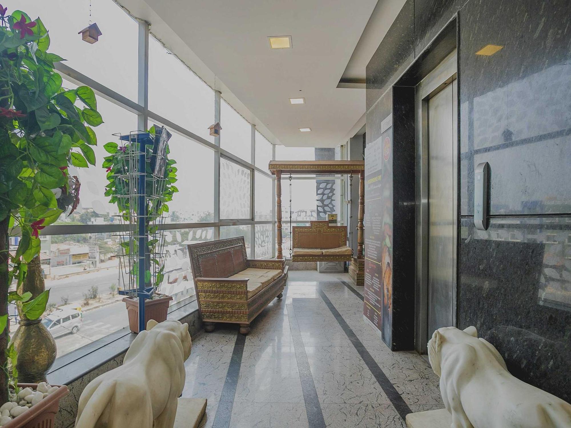 Super Collection O Indian Suites Near Sitara Restaurant Bangalore Extérieur photo