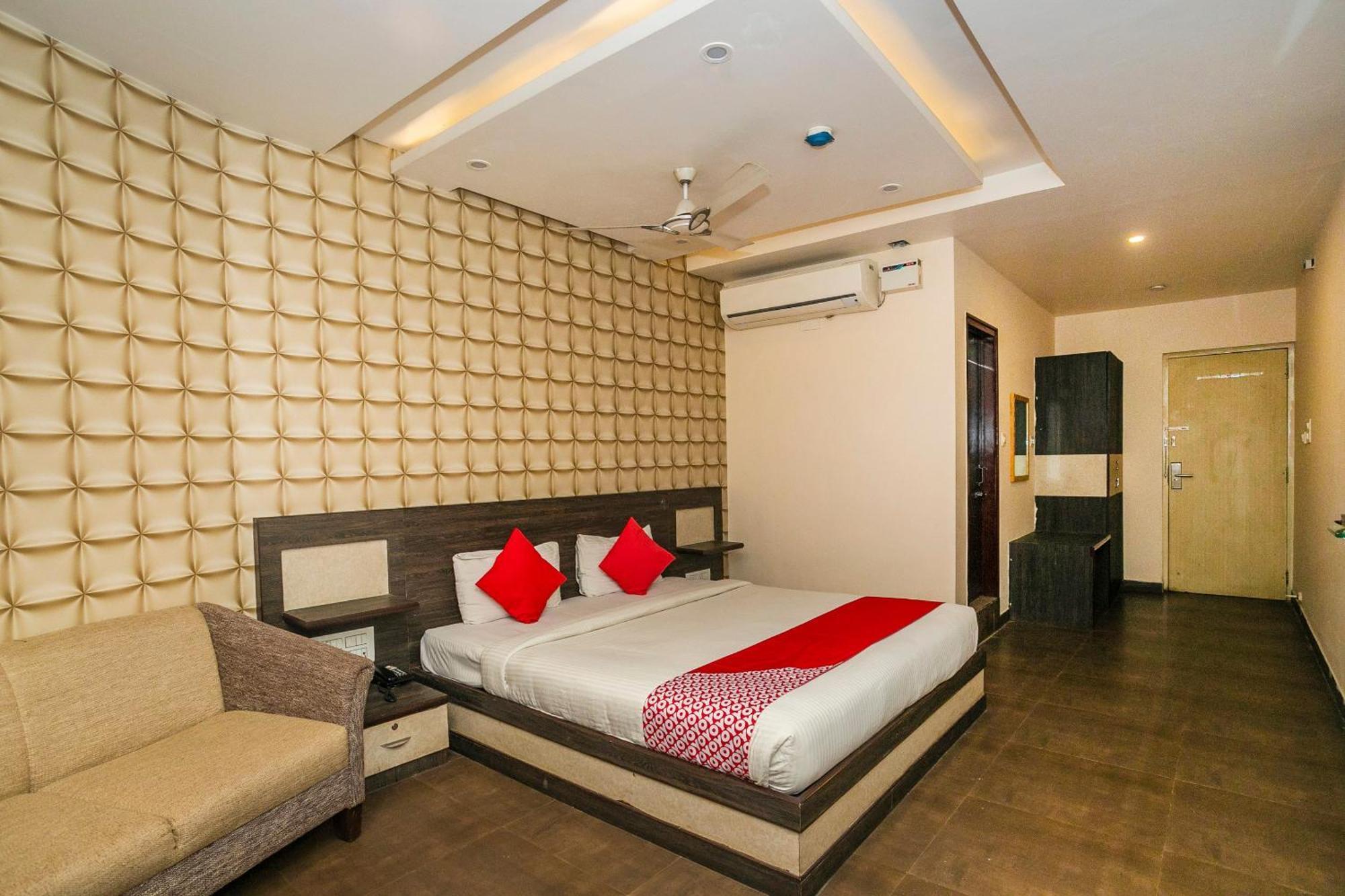 Super Collection O Indian Suites Near Sitara Restaurant Bangalore Extérieur photo