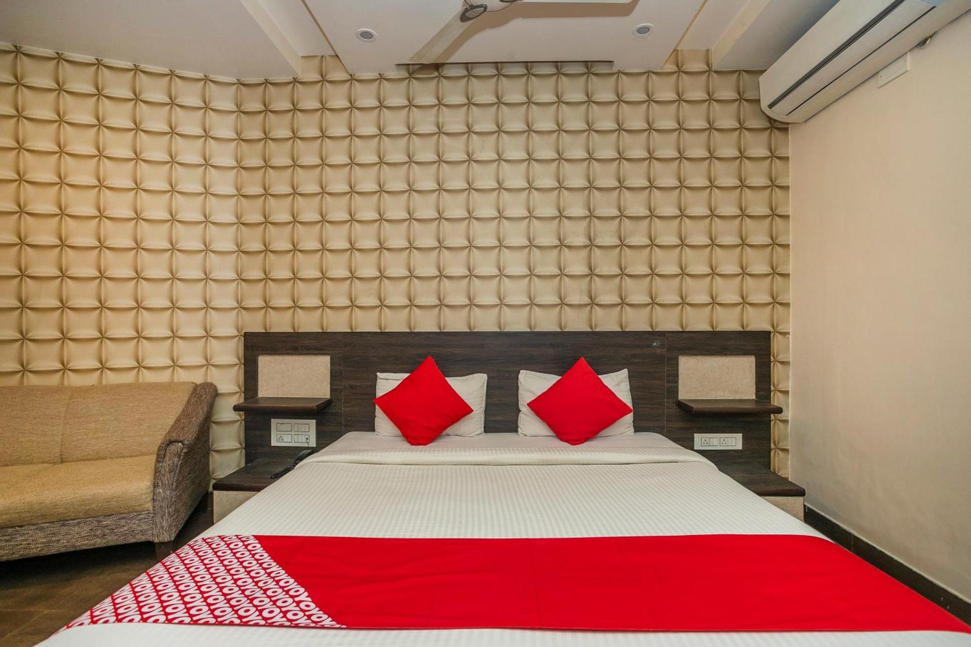 Super Collection O Indian Suites Near Sitara Restaurant Bangalore Extérieur photo