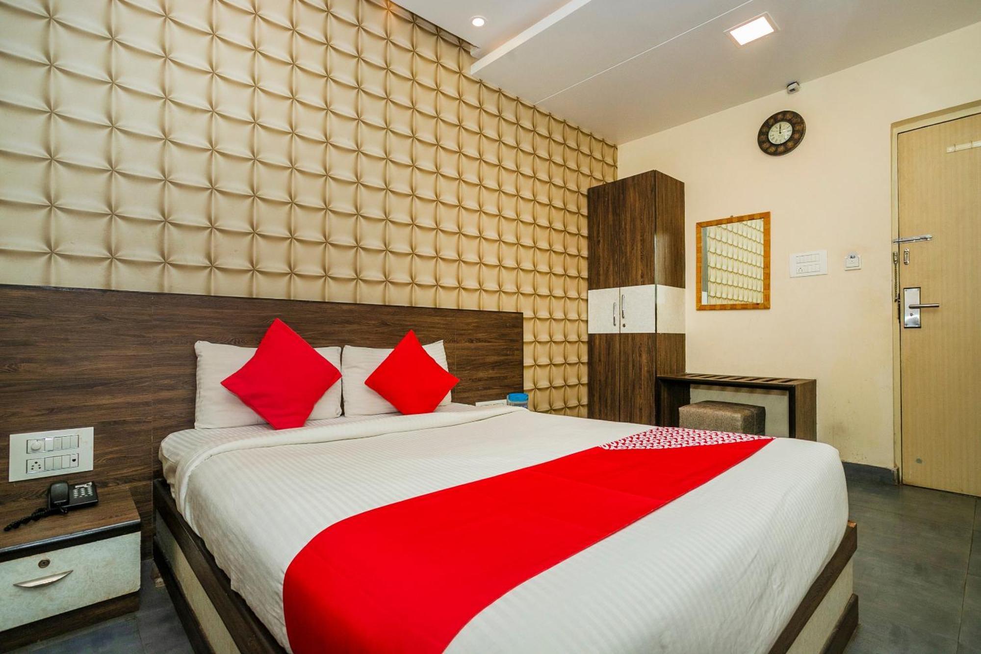 Super Collection O Indian Suites Near Sitara Restaurant Bangalore Extérieur photo
