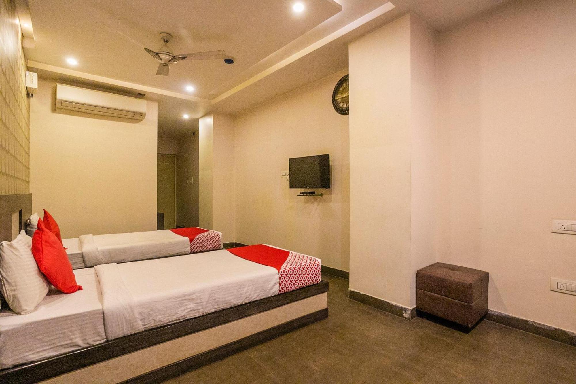 Super Collection O Indian Suites Near Sitara Restaurant Bangalore Extérieur photo