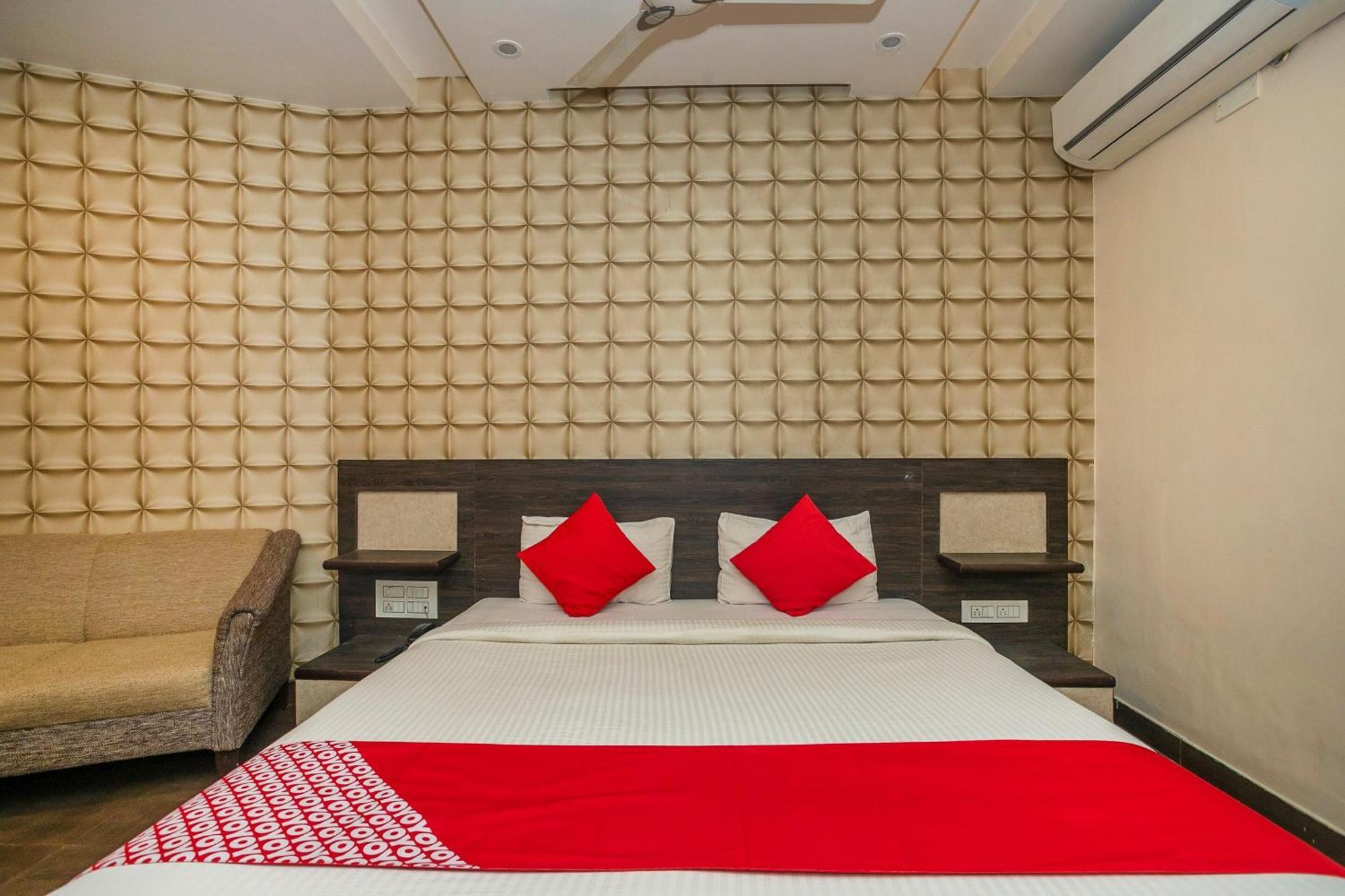 Super Collection O Indian Suites Near Sitara Restaurant Bangalore Extérieur photo