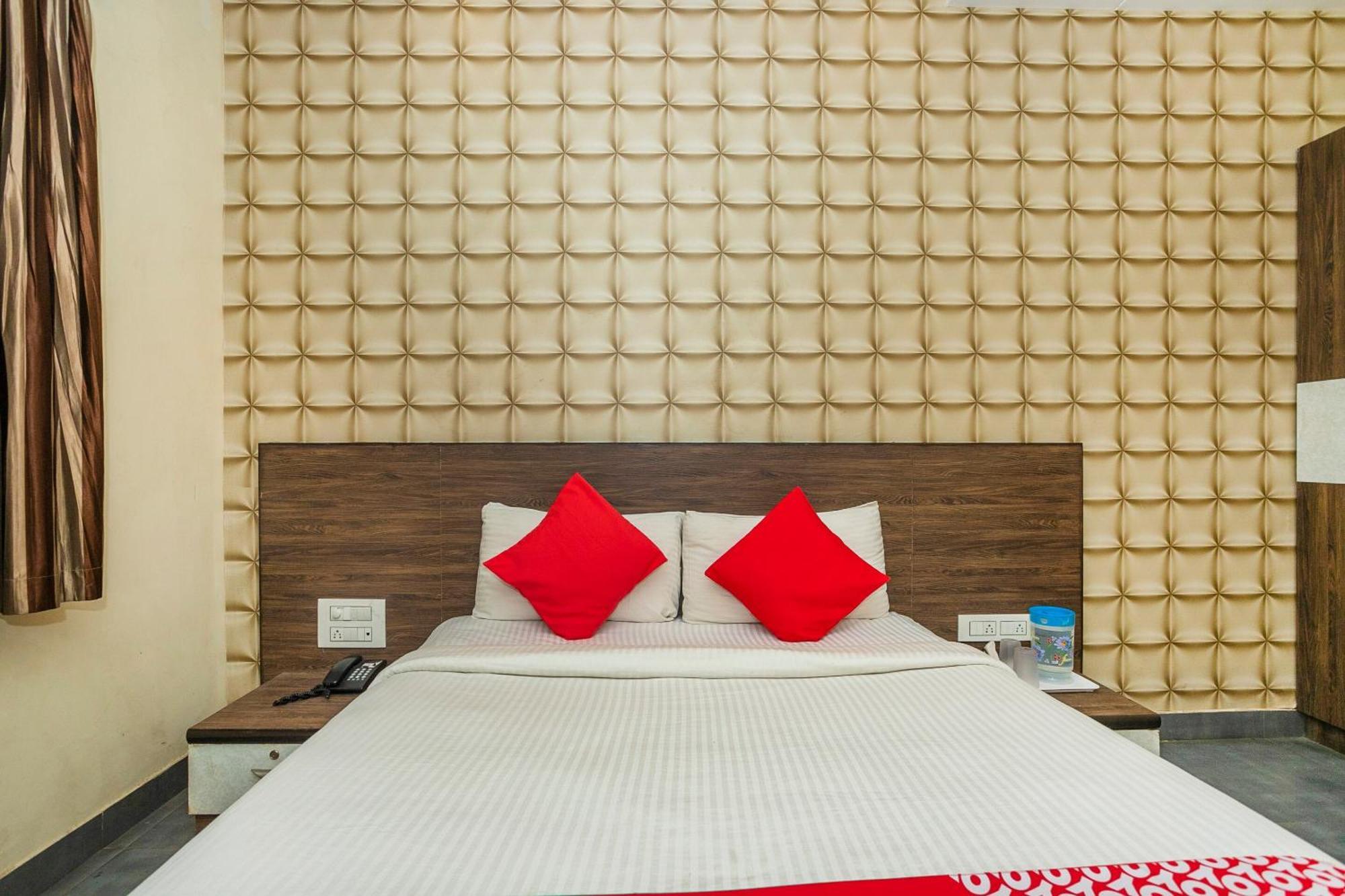 Super Collection O Indian Suites Near Sitara Restaurant Bangalore Extérieur photo